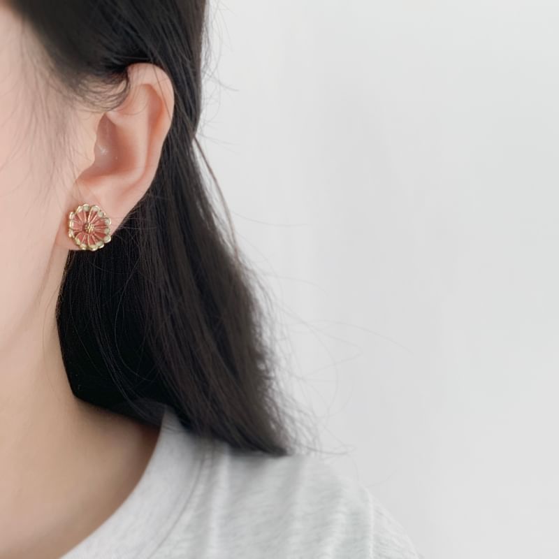 Earring Clip Flower Enamel Bee On Stud / Asymmetrical