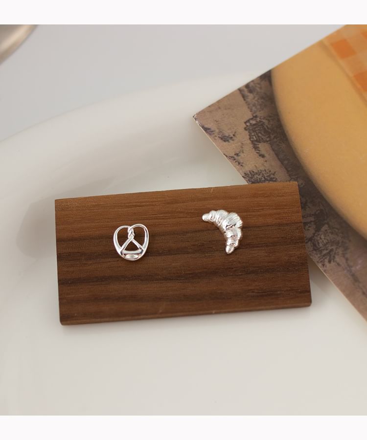 Asymmetrical On Earring Stud Pastry / Clip
