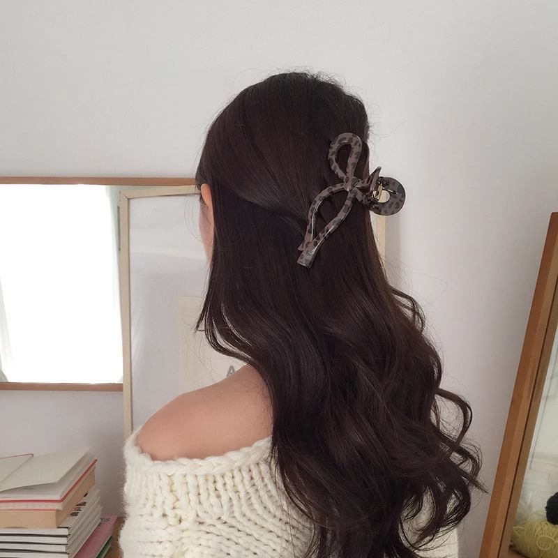 Claw Print Leopard Acrylic Hair