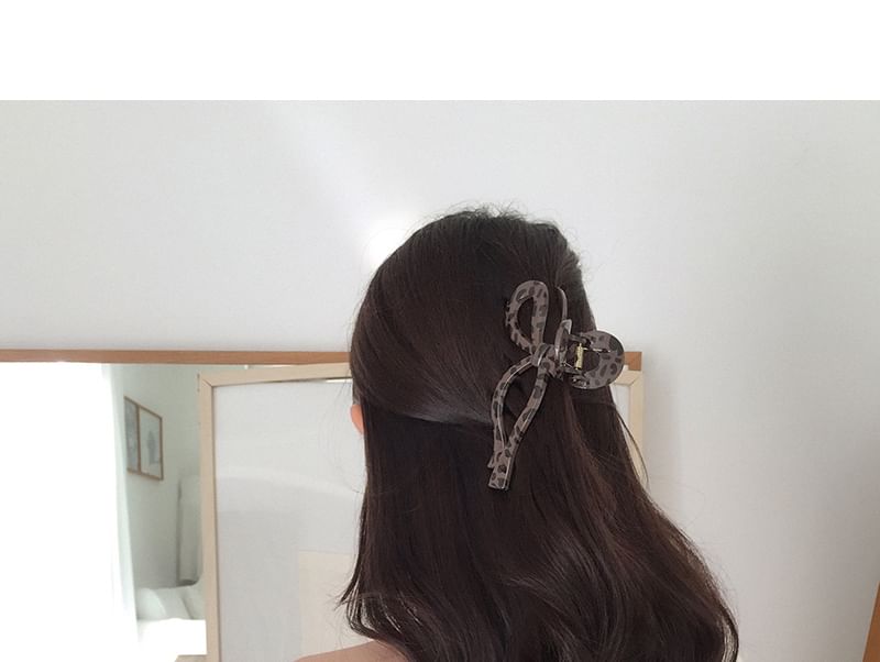 Claw Print Leopard Acrylic Hair