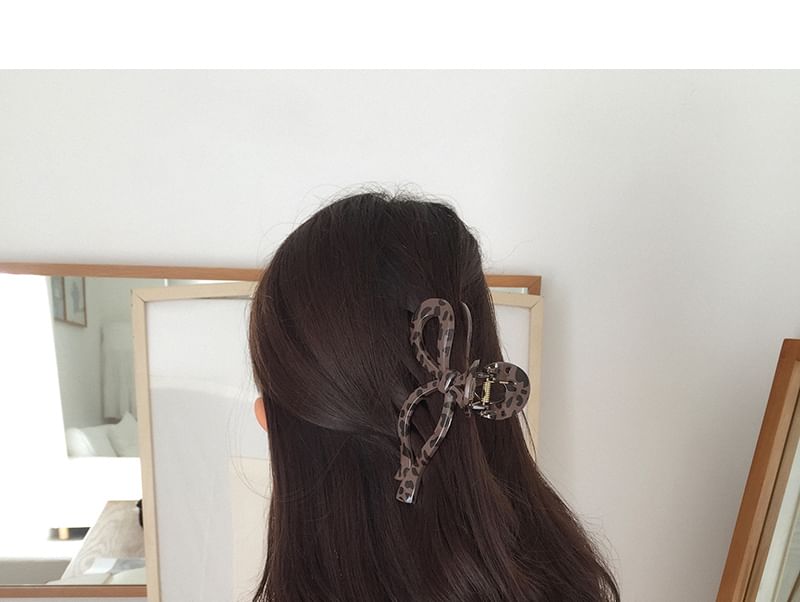 Claw Print Leopard Acrylic Hair