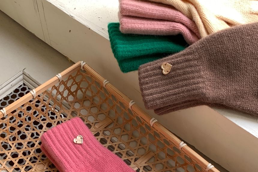 Heart Knit Buttoned Gloves