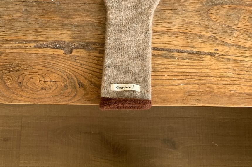 Knit Gloves Trim Contrast Applique