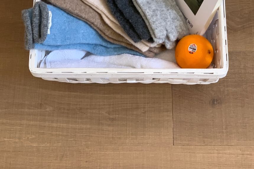 Knit Gloves Trim Contrast Applique