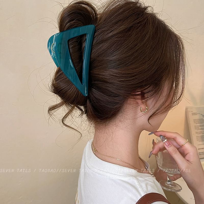 Hair Triangle Plain Claw Acrylic