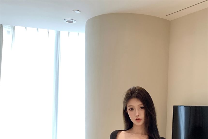 Long-Sleeve Plain Lace-Up Cold-Shoulder T-Shirt