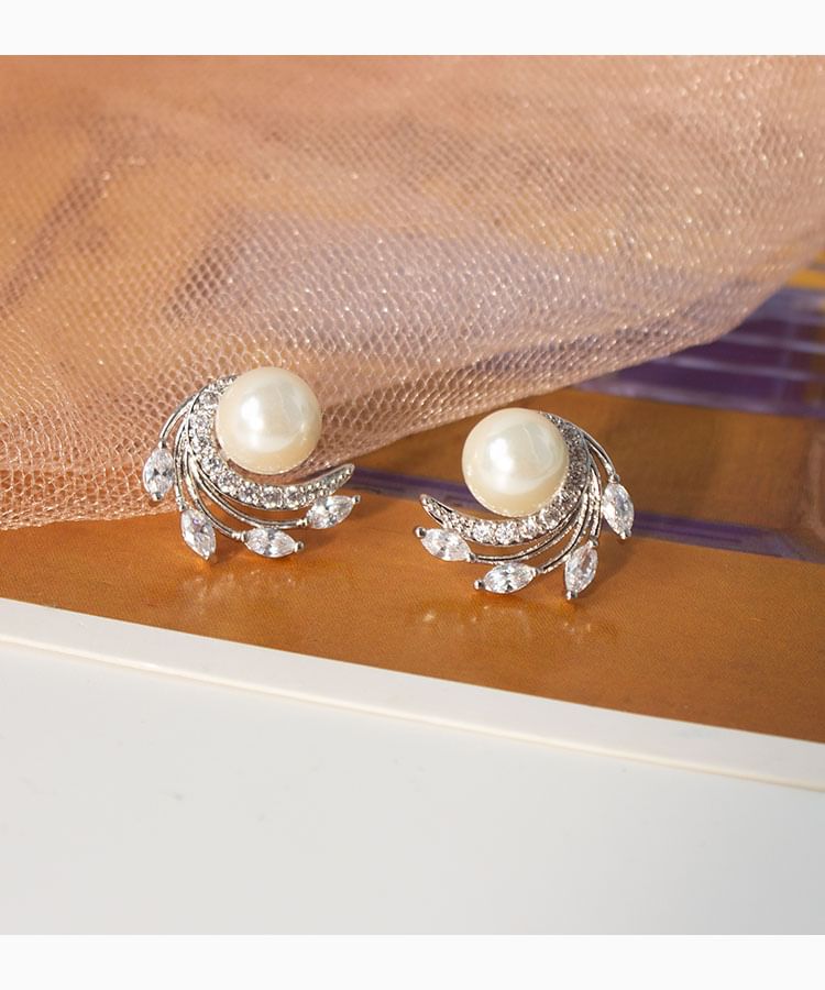 Pearl Clip On Faux Earring / Rhinestone Stud