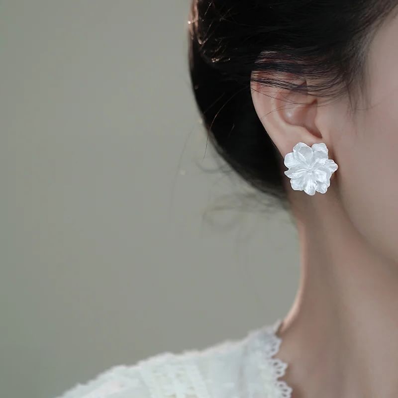 Clip / Flower On Earring Stud