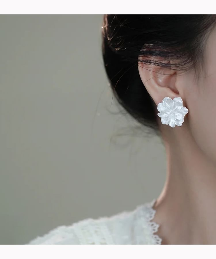 Clip / Flower On Earring Stud