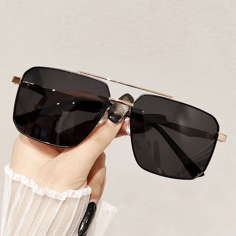 Metal Aviator Sunglasses