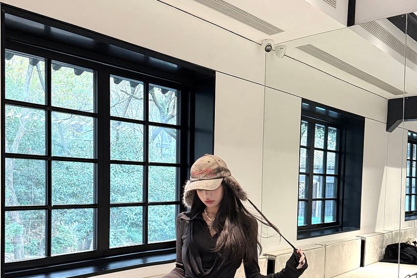 Leg / Collar Long-Sleeve Wide Inverted Plain Pleated Pants Low Rise Cropped Tee