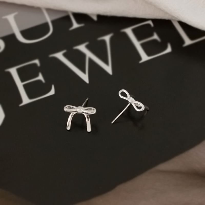 Bow Clip Earring On / Stud