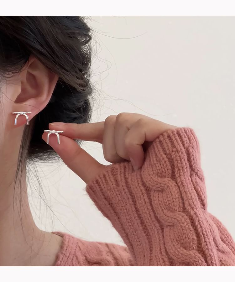 Bow Clip Earring On / Stud