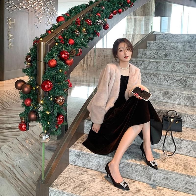 Rhinestone Pointed Heel Pumps Kitten