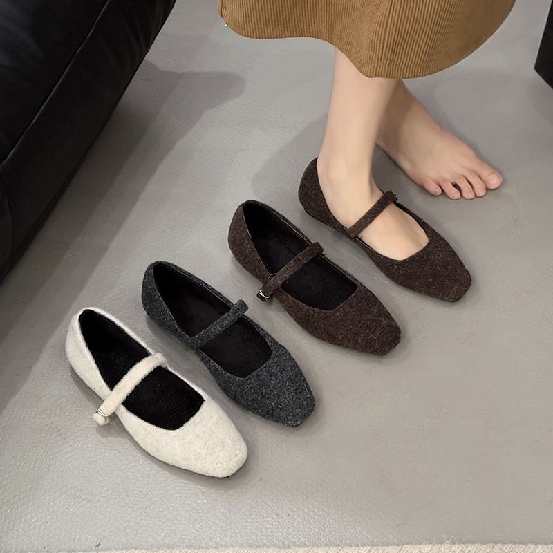 Toe Mary Jane Square Flats