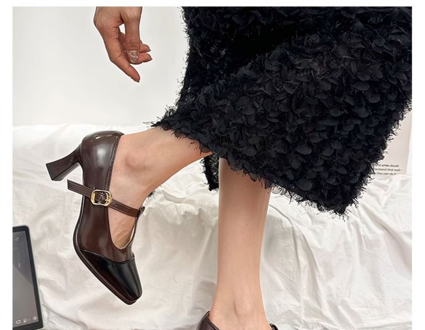 Toe Square Cap T-Strap Pumps