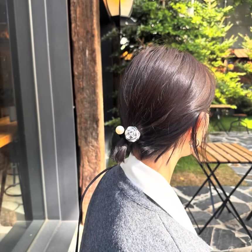 Pearl Hair Flower Tie Faux