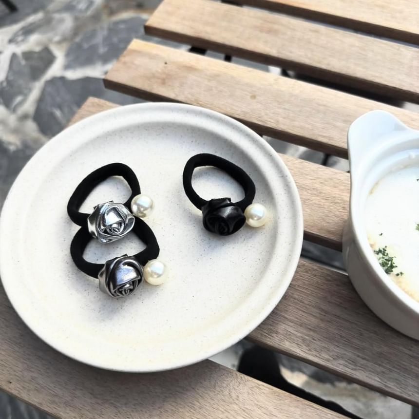 Pearl Hair Flower Tie Faux