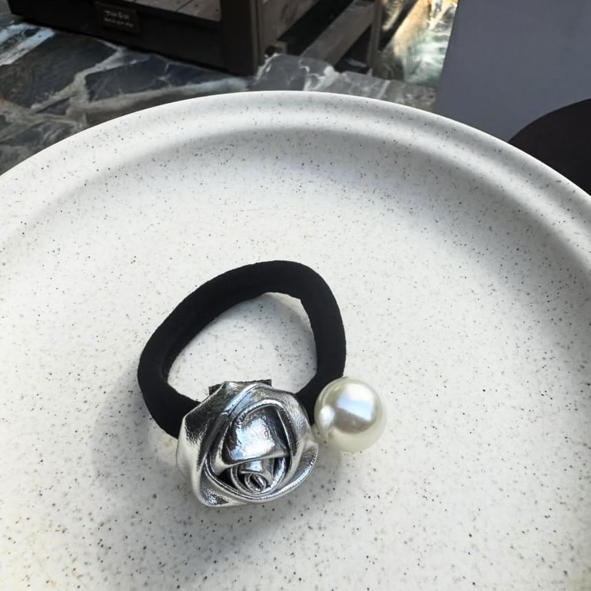 Pearl Hair Flower Tie Faux