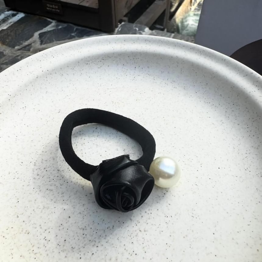 Pearl Hair Flower Tie Faux