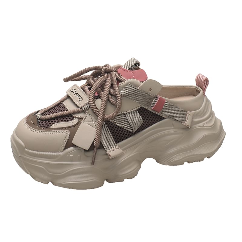 Baskets à lacets et plateformes avec lettrage