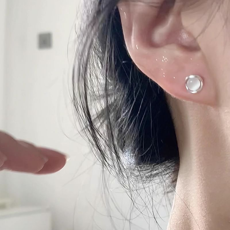 Faux Alloy Cat Stone Eye Stud Earring