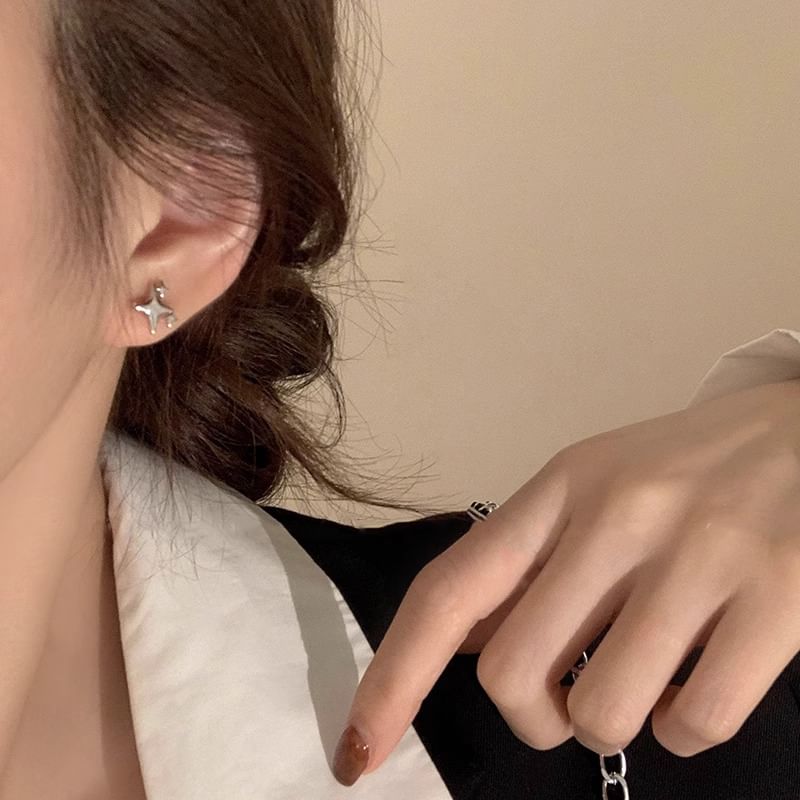 Star Alloy Stud Asymmetrical Earring