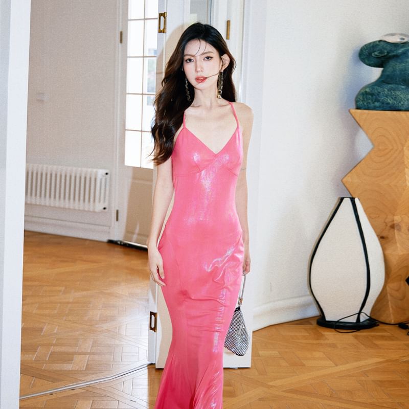 Open V-Neck Evening Spaghetti Mermaid Strap Back Gown Metallic
