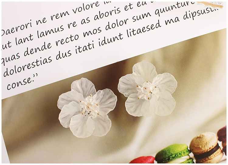 Clip-On Flower Earring Ear / Stud