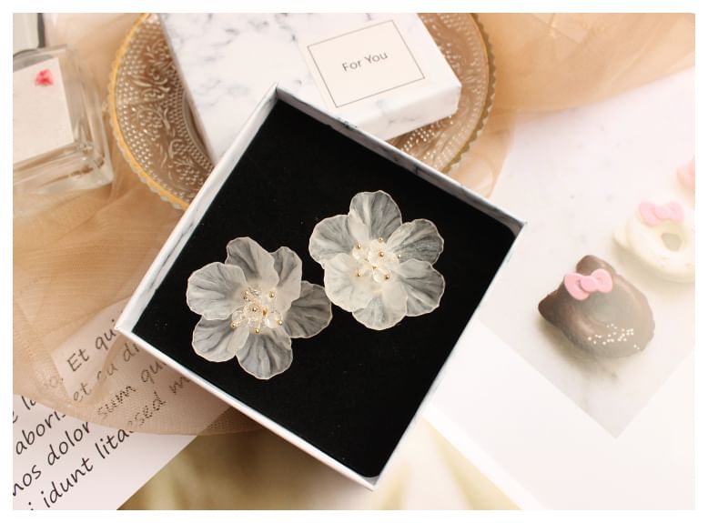 Clip-On Flower Earring Ear / Stud