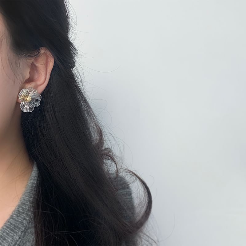 Flower Earring Clip-On Ear / Stud