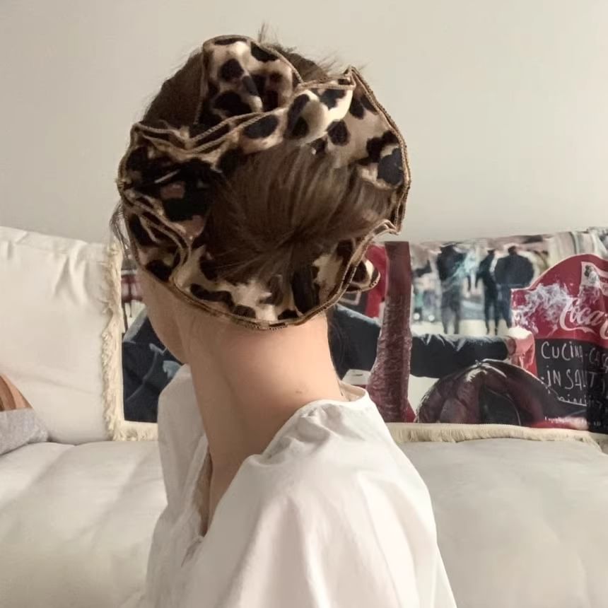 Leopard Scrunchie Print