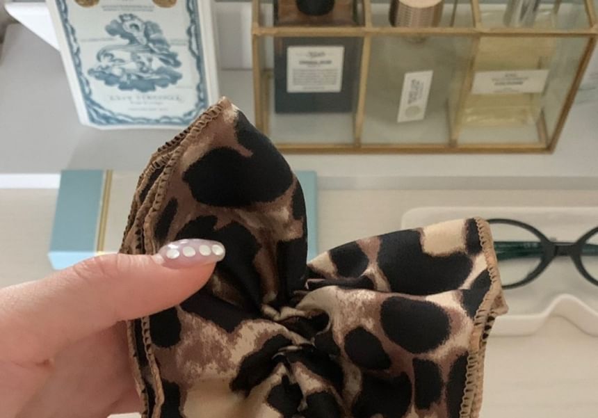 Leopard Scrunchie Print