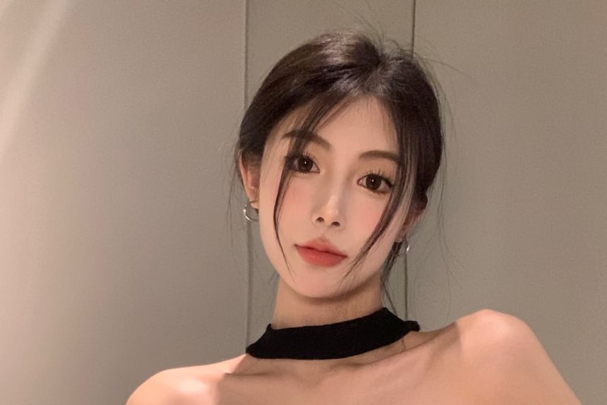 Top Plain Neck Shoulder Slim Halter Fit Crop Short-Sleeve Off