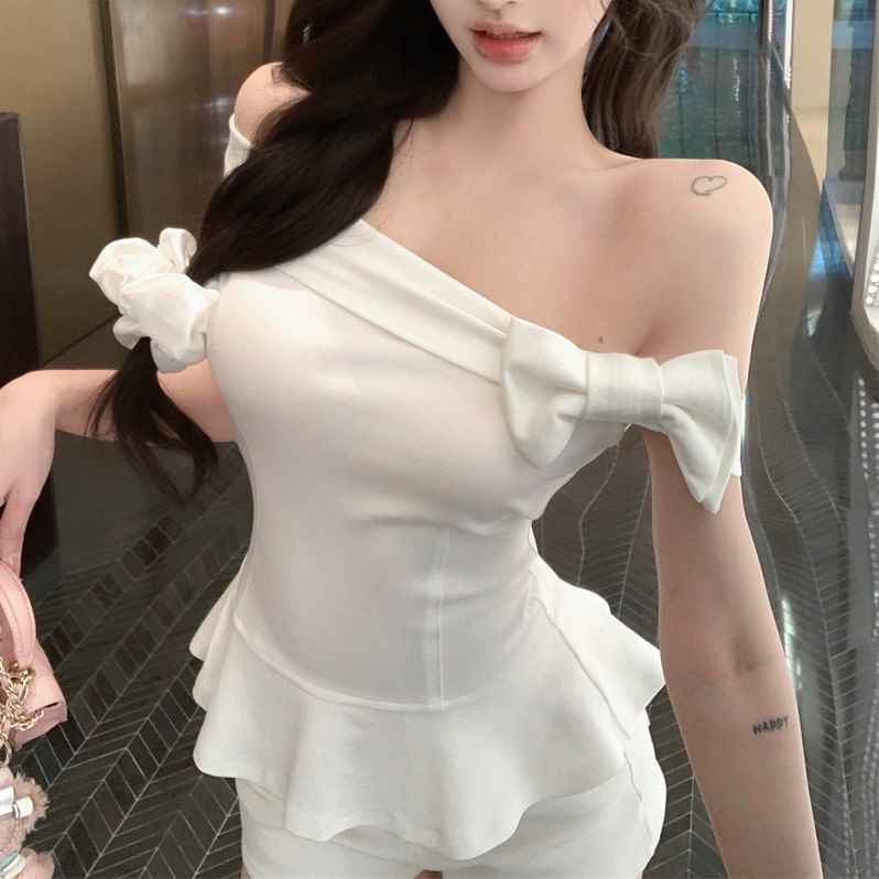 Plain Bow Off-Shoulder Accent Crop Hem T-Shirt Ruffle