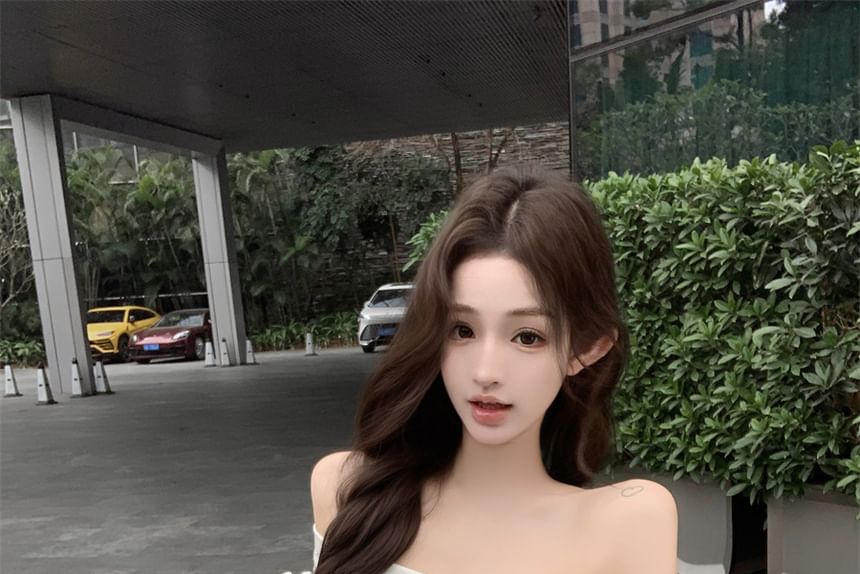 Plain Bow Off-Shoulder Accent Crop Hem T-Shirt Ruffle