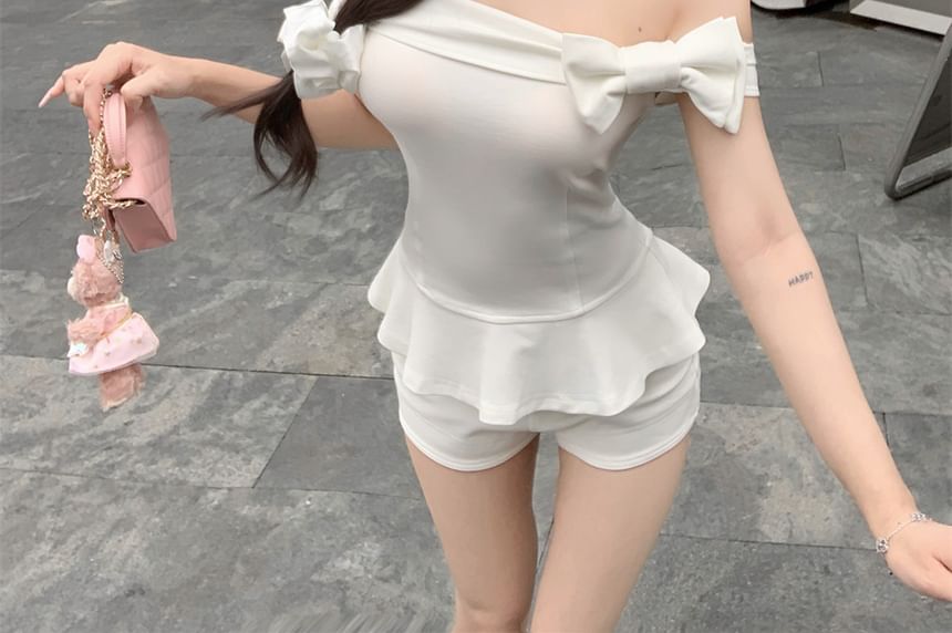 Plain Bow Off-Shoulder Accent Crop Hem T-Shirt Ruffle