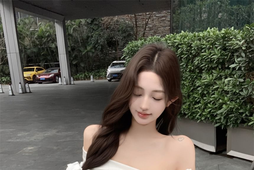 Plain Bow Off-Shoulder Accent Crop Hem T-Shirt Ruffle