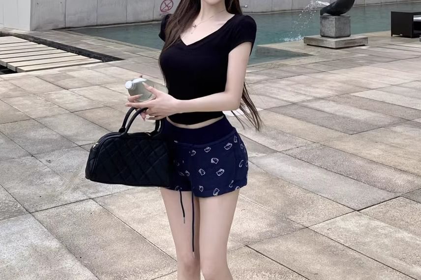 Slim Tee Fit Crop Plain V-Neck Short-Sleeve