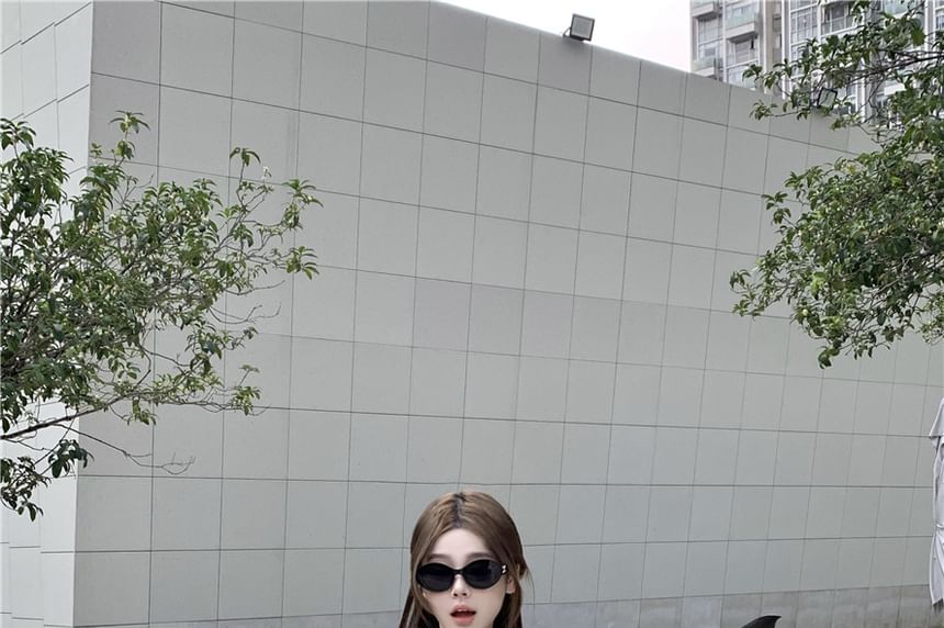 Slim Tee Fit Crop Plain V-Neck Short-Sleeve