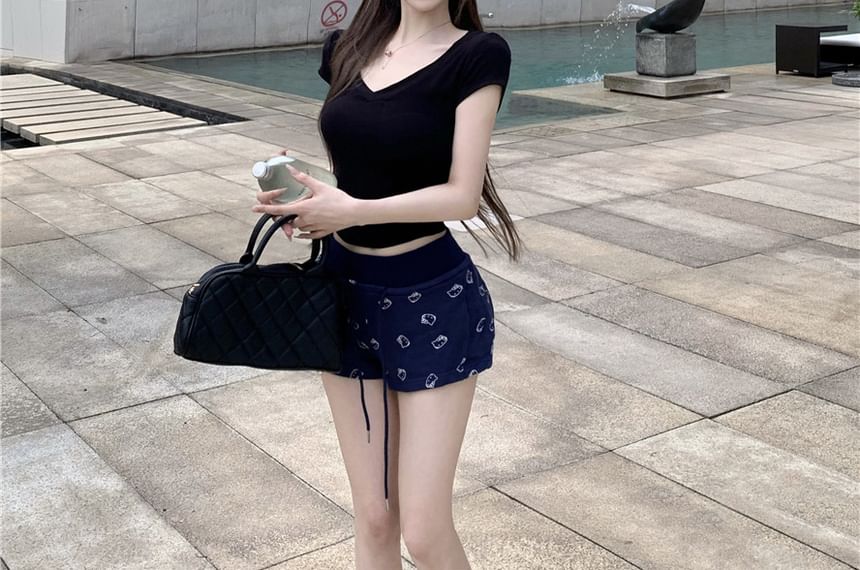 Slim Tee Fit Crop Plain V-Neck Short-Sleeve