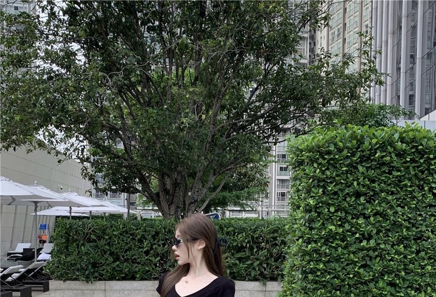 Slim Tee Fit Crop Plain V-Neck Short-Sleeve