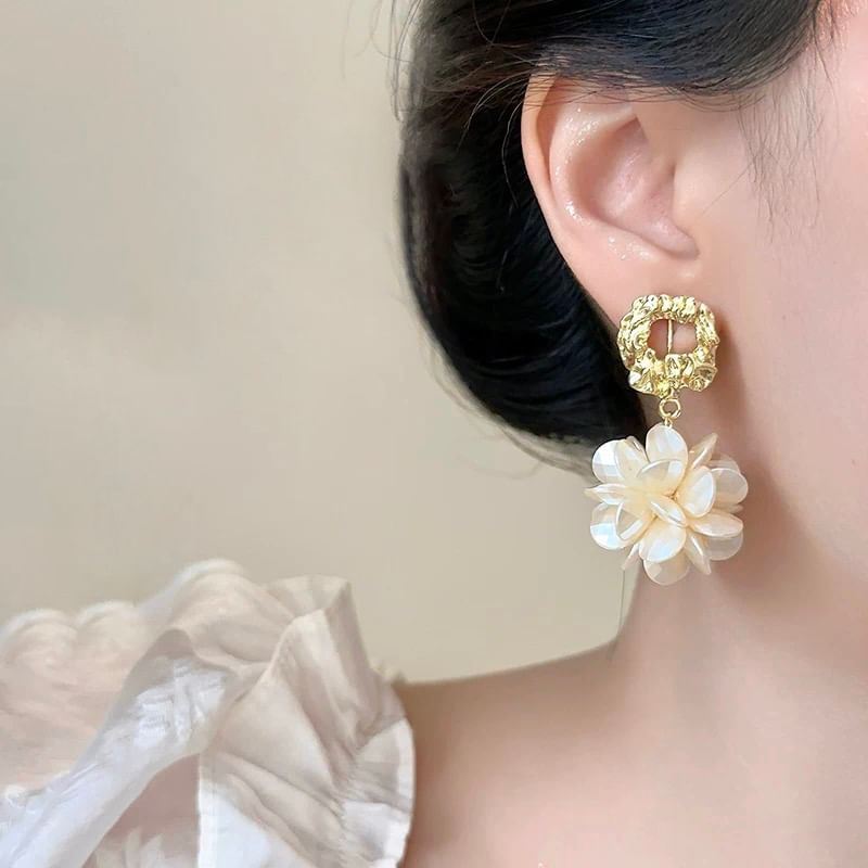 Dangle Earring Floral
