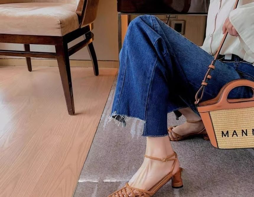 Heel Round Pointy Woven Sandals