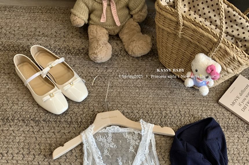 Lace Cardigan / Ruffle Scoop Camisole Neck Plain V-Neck Trim Top