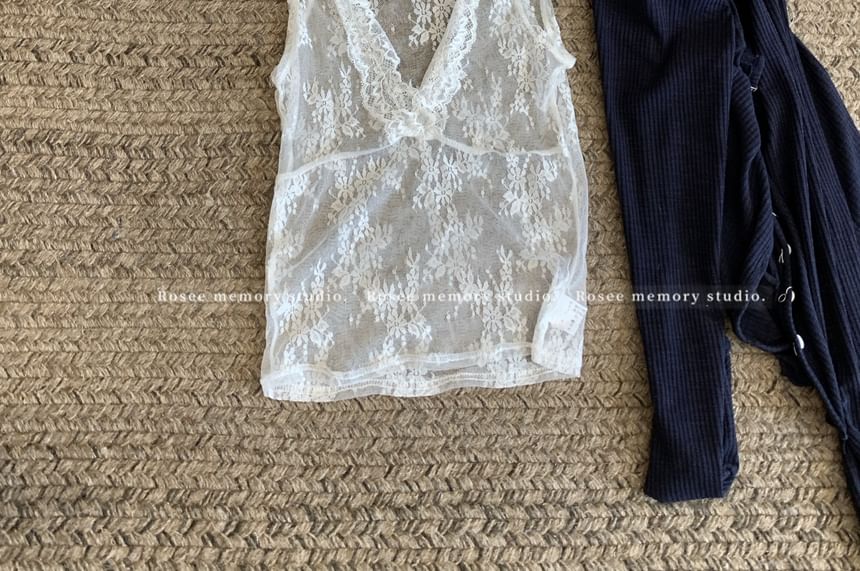 Lace Cardigan / Ruffle Scoop Camisole Neck Plain V-Neck Trim Top