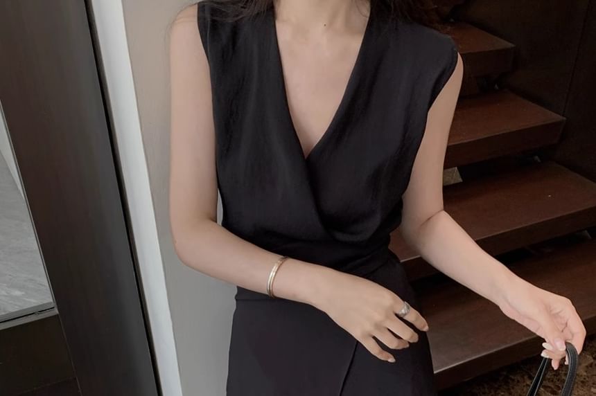 A-Line Plain Elastic Skirt Tank + Top Asymmetrical V-Neck Set: Waist Maxi