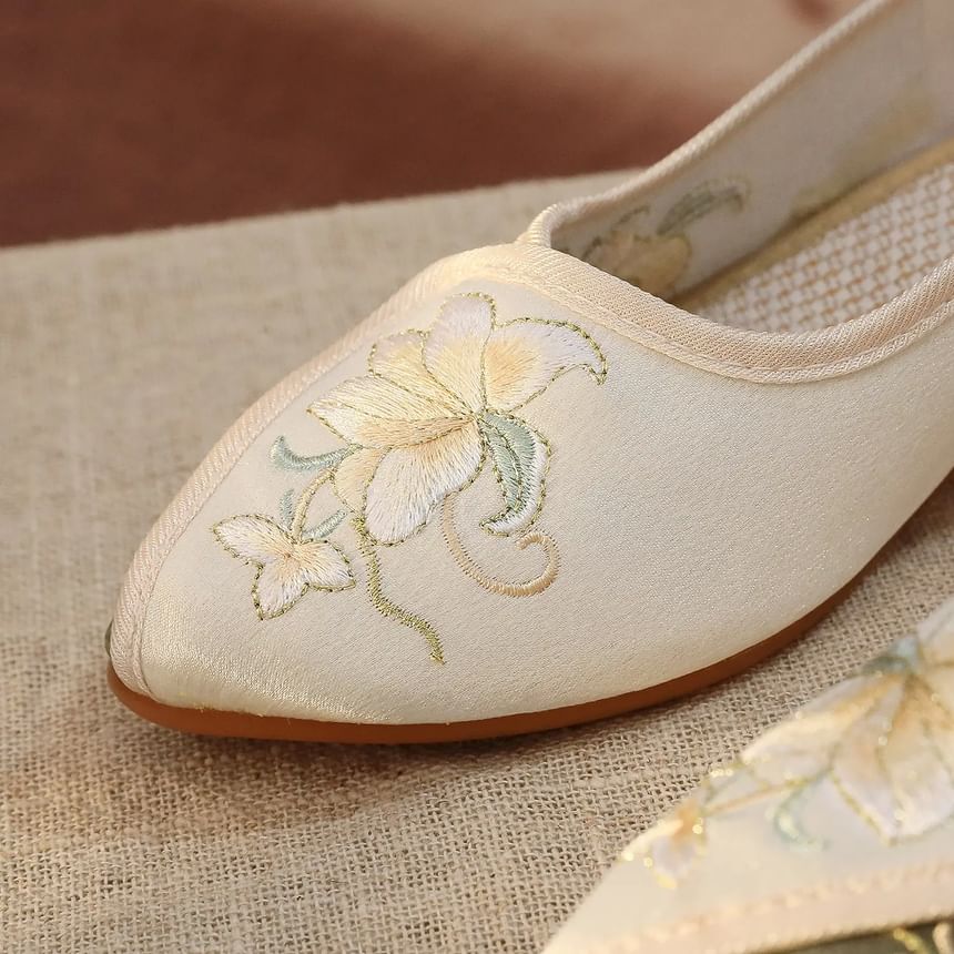 Floral Embroidered Panel Pumps