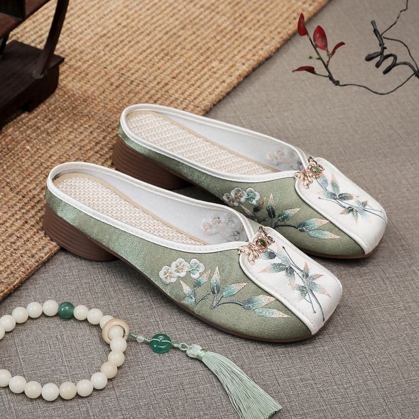 Mules Panel Embroidered Floral