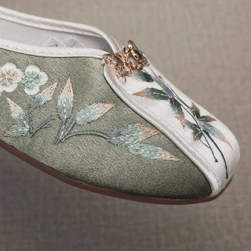 Mules Panel Embroidered Floral